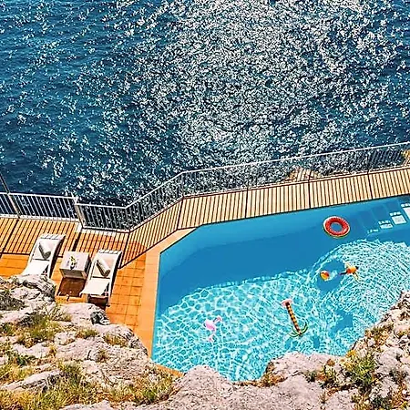 Eris: A Picco Sul Mare Con Piscina E Willa Amalfi