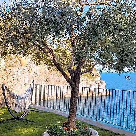 فندق Eris: A Picco Sul Mare Con Piscina E 5*