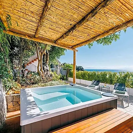 فندق Eris: A Picco Sul Mare Con Piscina E