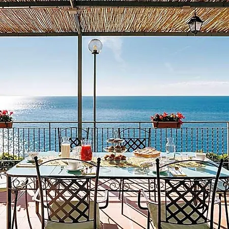 Eris: A Picco Sul Mare Con Piscina E Vila Amalfi