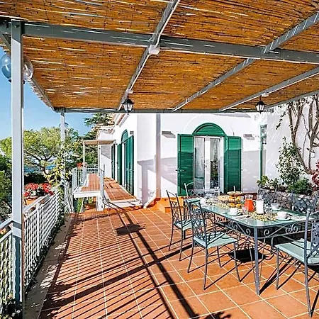 Eris: A Picco Sul Mare Con Piscina E فندق 5*