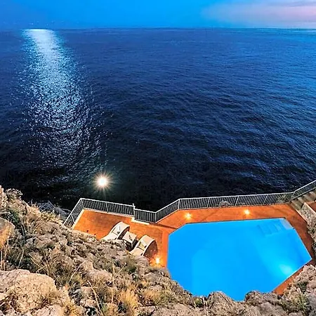 Eris: A Picco Sul Mare Con Piscina E فندق 5*